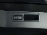 パワーバックドア装備!リヤゲートのスイッチを押すだけでバックドアが閉まります!運転席周りからも開閉の操作ができます♪