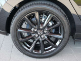 マツダ純正215/55R18インチアルミホイール付きで見た目もグッド!