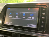 目的地検索や情報、電話、設定などの項目が画面上に整理され、必要なメニューを見つけやすい構成です。日々のお出かけをサポートする便利な装備としてご活用いただけます。
