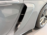 車両はすべて屋内にて保管しておりますので、綺麗な状態のお車をご覧いただけます。