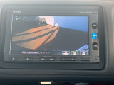 【リアカメラ】リバースに入れるだけで後方の映像が映ります。安全確認や、狭い駐車場での車庫入れ、雨の日や夜間など視界の悪い時に便利です。安全にバックする為には欠かせない装備です。