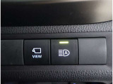 オートマチックハイビームとは、先行車や対向車のライトを認識し、ハイビームとロービームを自動で切り替える機能です。夜道の視界を確保します。詳細は販売店スタッフまでおたずねください。