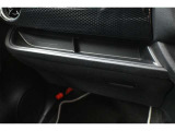 インパネテーブル装備!車内での小物などを一時的に置くとき利用できます。