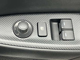 ドアミラーの角度調整は、電動で可能です