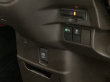 自社整備工場で点検整備をおこなってからお渡ししています。車検が残っている場合は『12ヶ月点検整備』を、車検整備付きの場合は『車検整備』をおこないます。整備費用は車両本体価格に含まれています。