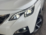 ●LEDヘッドライト:夜間走行時も良好な視界を確保し安心して運転できる高輝度LEDヘッドライトを装備!点灯速度が早く、消費電力も抑えられています。