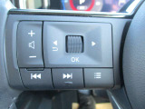運転中もハンドルから手を放さずにオーディオ操作することができます。