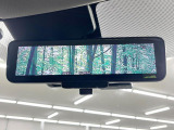 【インテリジェントルームミラー】後席の大きな荷物や同乗者で後方が確認しづらい時でも安心!カメラが撮影した車両後方の映像をルームミラー内に表示。クリアな視界で状況の確認が可能です!