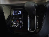 車内を快適に、オートエアコンを装備しています。