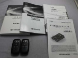 取説・メンテナンスノート・スマートキーの3点セットです。