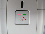 エアバッグ作動時や後突時、もしくは車内のSOSボタンを押した際に緊急通報オペレーターに連携し、救急・警察を手配します。更にオペレーターにも連携、お客様のご要望に応じてロードサービスの手配を行います。