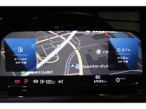 大型ディスプレイによるデジタルメータークラスター付車両です。パネル正面に車両情報やナビゲーションが映し出され目線を変えず目的地まで安心したドライビングが出来ます。