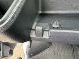 荷物を掛けられるフックが装備されています!