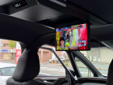 【オプション】13.2型有機EL後席ディスプレイ。