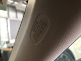 【サイドカーテンエアバック】窓側の天井部にあるエアバッグです。側面からの衝突により、エアバッグが膨らみ、乗員の頭部への衝撃を緩和します。