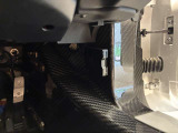 ETC車載器を備えた室内。料金所を通るルートも思い描きながら、少し遠くへのドライブを計画できます。利用には適切なカードと設定が必要です。取り付け位置や操作方法は実車でご案内いたします。
