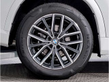 【BMWアロイホイル】軽量かつ強度に拘ったアロイホイル。走行性能ポテンシャルを引き出す設計。車の足元を引き締めてくれる大きなポイントはアロイホイルです。