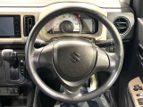 インテリアに合わせたデザインのステアリングは、運転される方のことも考え、運転しやすい形状、大きさです。是非一度、実際に触ってお確かめください。