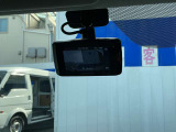 社外品ですがドライブレコーダーも装備しています。