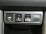 U-Carの販売だけでなく自動車保険、携帯電話の販売も行っております。