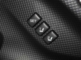 運転席のパワーシートは2名様分までメモリー機能付きです。