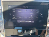 必要な情報を一度に大きく表示できる大画面ツインディスプレイ(8インチ&7インチワイド)、スマホ連動機能やDVD再生・音楽録音機能やBluetooth機器にも対応。