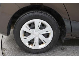 タイヤサイズは185/60R15になります。溝数は約3ミリです。