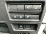 両側スライドドアは運転席のボタンでも操作可能!雨の日の送迎でも大活躍です。
