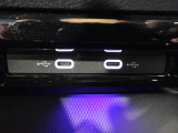 USB-Cが接続できます。データ通信、充電も。スマートフォンはワイヤレスチャージング可能です。