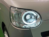 対象物が見やすく白く明るい光で夜間走行をサポートする,ハンドル操作や「R」シフトに連動するサイドビューランプ付きフルLEDヘッドランプ(クリアランスランプ・オートレベリング機能付)を搭載