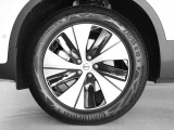 アルミホイールは18インチを装備 マットブラックとダイヤモンドカットシルバーのコントラストが特徴的なホイールです
