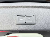 当店ではAudiの基準に基づく100項目にわたる法定点検・整備を無償で実施したうえで、ご納車しております。さらに当店では1年間の長期保証を無償付帯しております