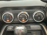 余計な操作の手間が無いフルオートエアコン。車内を常に快適な温度で保ちます!!