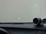 カヘッドアップディスプレイ付き。少ない視線移動で情報を確認できるので、運転の疲労軽減に繋がりますよ♪