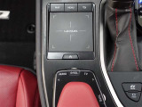 直感的な操作が可能なタッチパッドを搭載しております♪運転中の視線移動が少ないので安心ですね☆