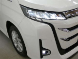 LEDヘッドライトです。デザイン性がよくとても明るいので、夜間の走行や悪天候でも安心です。しかも長寿命!