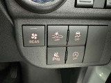 アイドリングストップ機能がついているので、停車時にエンジンを止めて燃料消費を抑えます。環境にもお財布に優しいですね♪