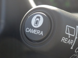 ★マルチビューカメラ★ワイパーレバー先端の「CAMERAスイッチ」を押すことで、車を上空から見下ろしたような映像をカーナビ画面に映し出し、車庫入れや縦列駐車をサポートしてくれます♪