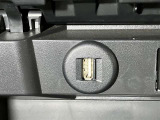 スマートフォンやお手持ちの機器のバッテリー残量が少なくなっても、運転中に充電ができるので安心ですね!
