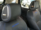 理想のプレミアムオーディオを追求して革新のヘッドレストスピーカーを運転席、助手席に搭載。