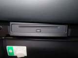 グローブボックス内のDVDプレーヤー