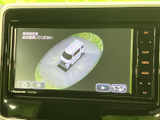 後方の状況を画面で確認できるので、安全な駐車操作をサポート。狭い場所でもスムーズに駐車できます。