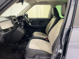 【シートヒーター】運転席、助手席にはシートヒーターが装備されております。これからの季節には嬉しい装備です!