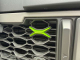 フロントにはXマークや渡河性能40cmを示すJeepダックのマーキングを配置