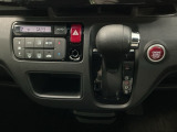 オートマチックシフトレバーは、手になじみ操作しやすい形状で安全運転にもつながります♪