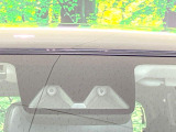 【スマートアシスト】走行中に前方の車両等を認識し、衝突しそうな時は警報とブレーキで衝突回避と被害軽減をアシスト。より安全にドライブをお楽しみいただけます。