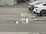 ヘッドアップディスプレイ搭載で、走行中も安全に情報を視認する事ができます。