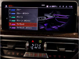 【ⅰドライブナビゲーション】文字情報も鮮明に表示する高解像度カラーディスプレイを採用。視認性に優れた地図デザインと特徴的な建造物を目印にした描写表示で現在位置を把握できます。地図データの更新も可能です