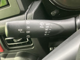 雨天時でもクリアな視界を確保。運転の安全性を高めます。雨の日の運転も安心です。