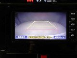 バックモニター装着車は後退時の強い味方です♪車庫入れや縦列駐車の際、後退操作の参考になるガイドラインをナビ画面に表示します。
